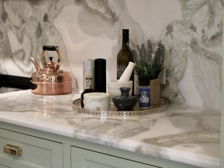 Quartzite countertop vignette